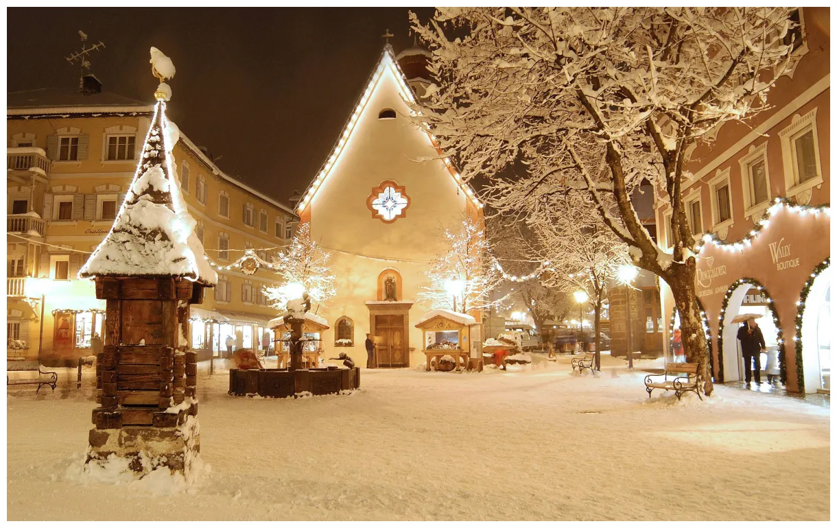 Christmas lights s cave