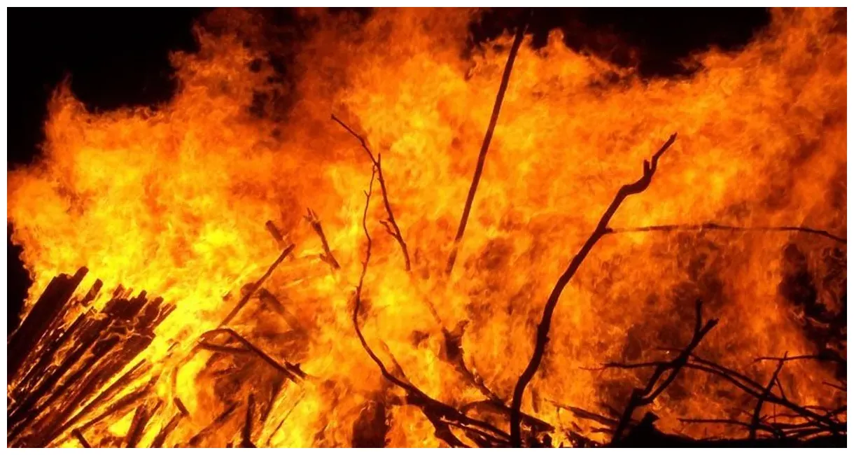 Large newbold heath fire allowed to burn itself out leicestershire live