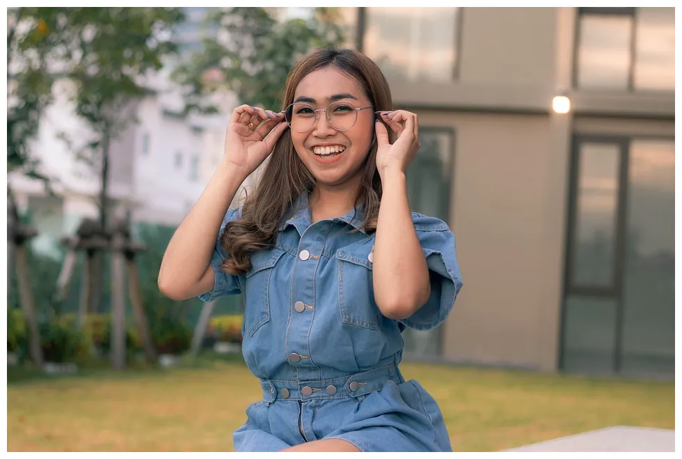 Girl smile glasses free on pixabay pixabay