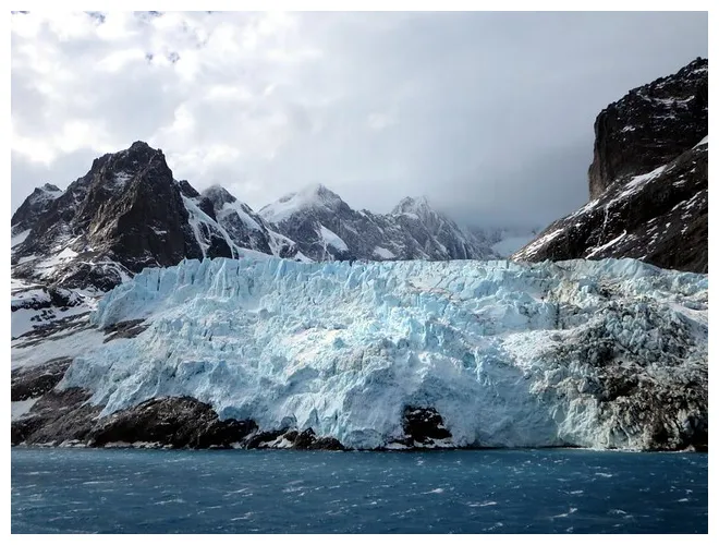 Massive glacier a massive glacier, one of 160 glaciers on … flickr