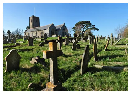 Difference between ‘cemetery’ and ‘graveyard’ in English