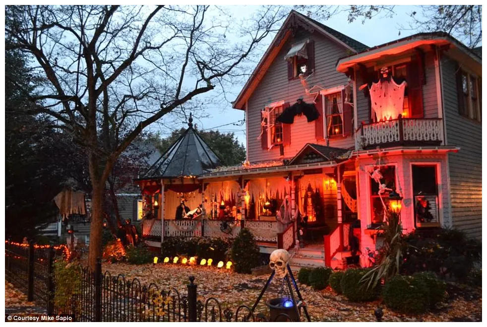 The most creative halloween decorations across america daily mail online