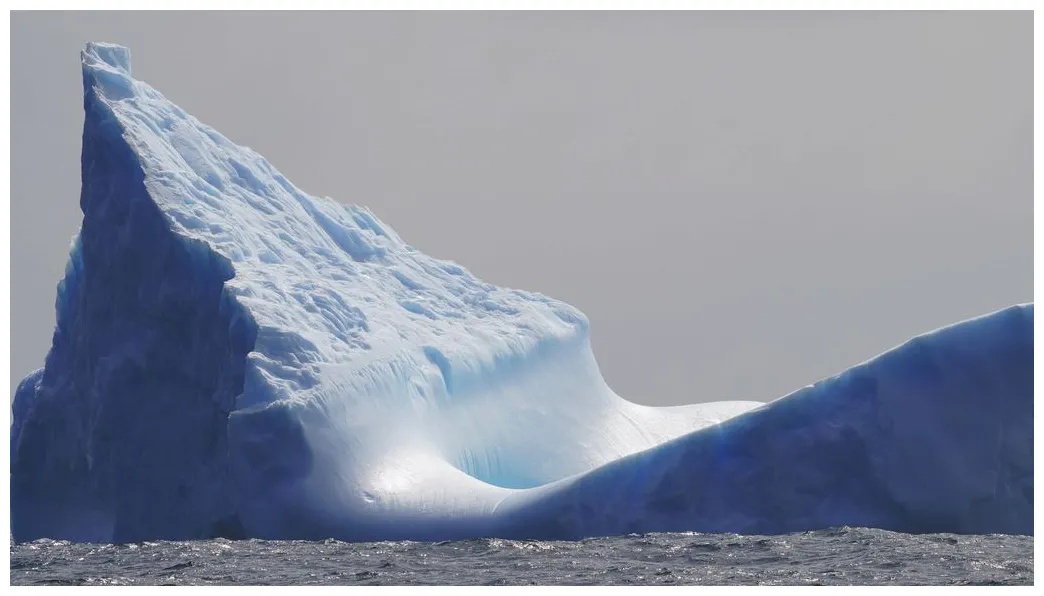 El iceberg más grande del mundo, a la deriva por el atlántico el