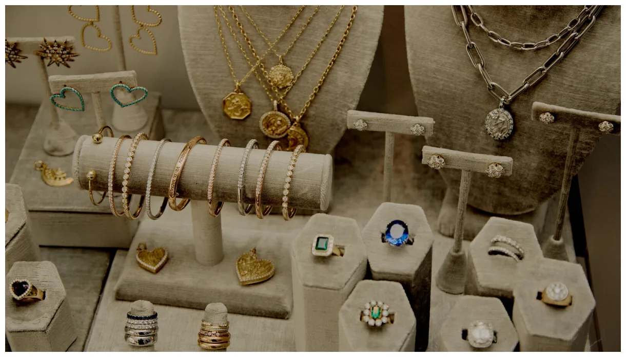 Attractive custom signs for your jewelry store relic business