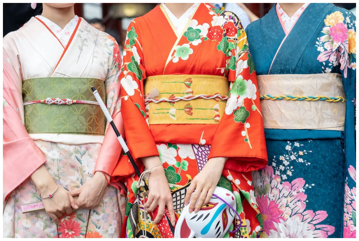 Why do japanese people wear kimonos, what do patterns on kimonos mean