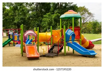 11,080 imágenes de childrens playground imágenes, fotos y vectores de