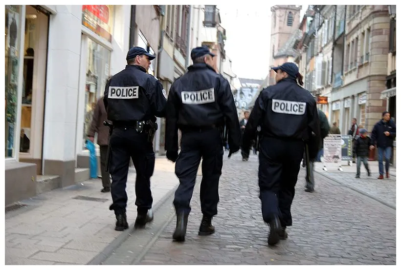Comment devenir policier ? pratique.fr