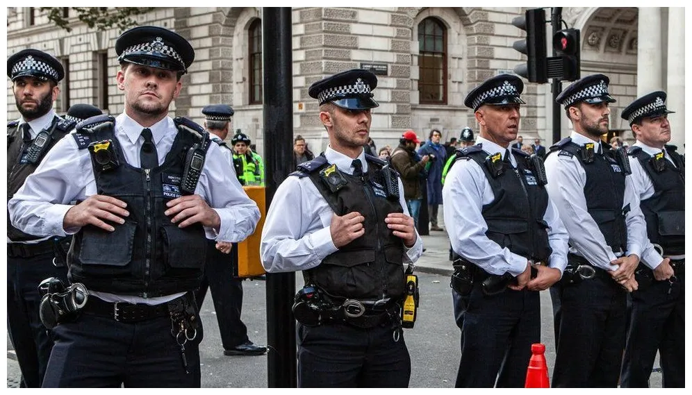 How did the government meet its police pledge? - BBC News