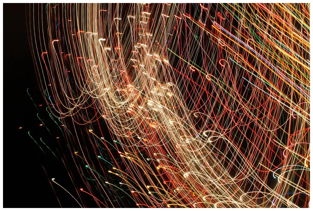 Luz en la oscuridad fotografía elaborada con abertura lent… flickr