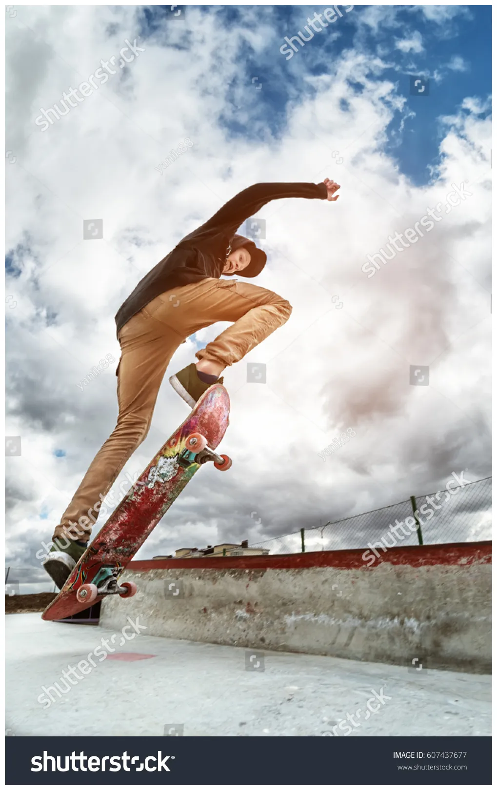 Young skateboarder makes wallie skatepark jumping 607437677