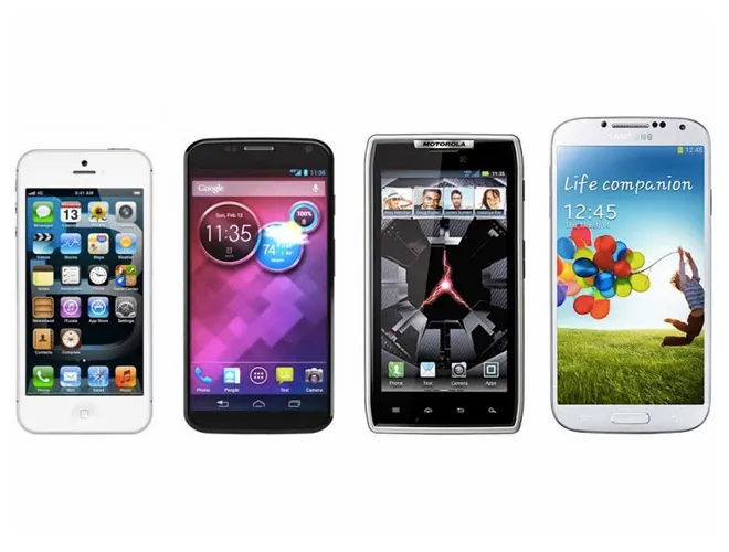Le Moto X comparé à un iPhone 5, à un Droid Razr et à un Galaxy S4