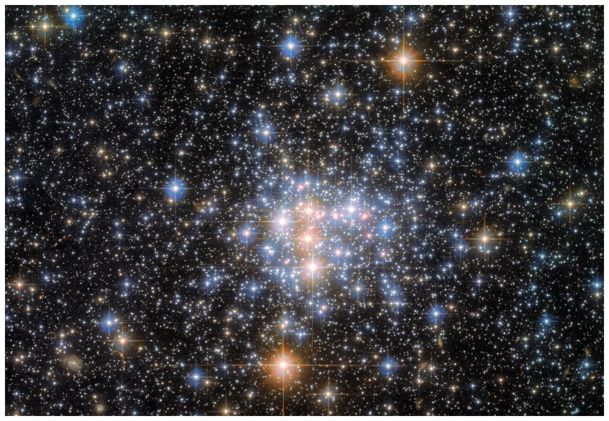 Hubble Space Telescope reveals a stunning star cluster (photo) | Space
