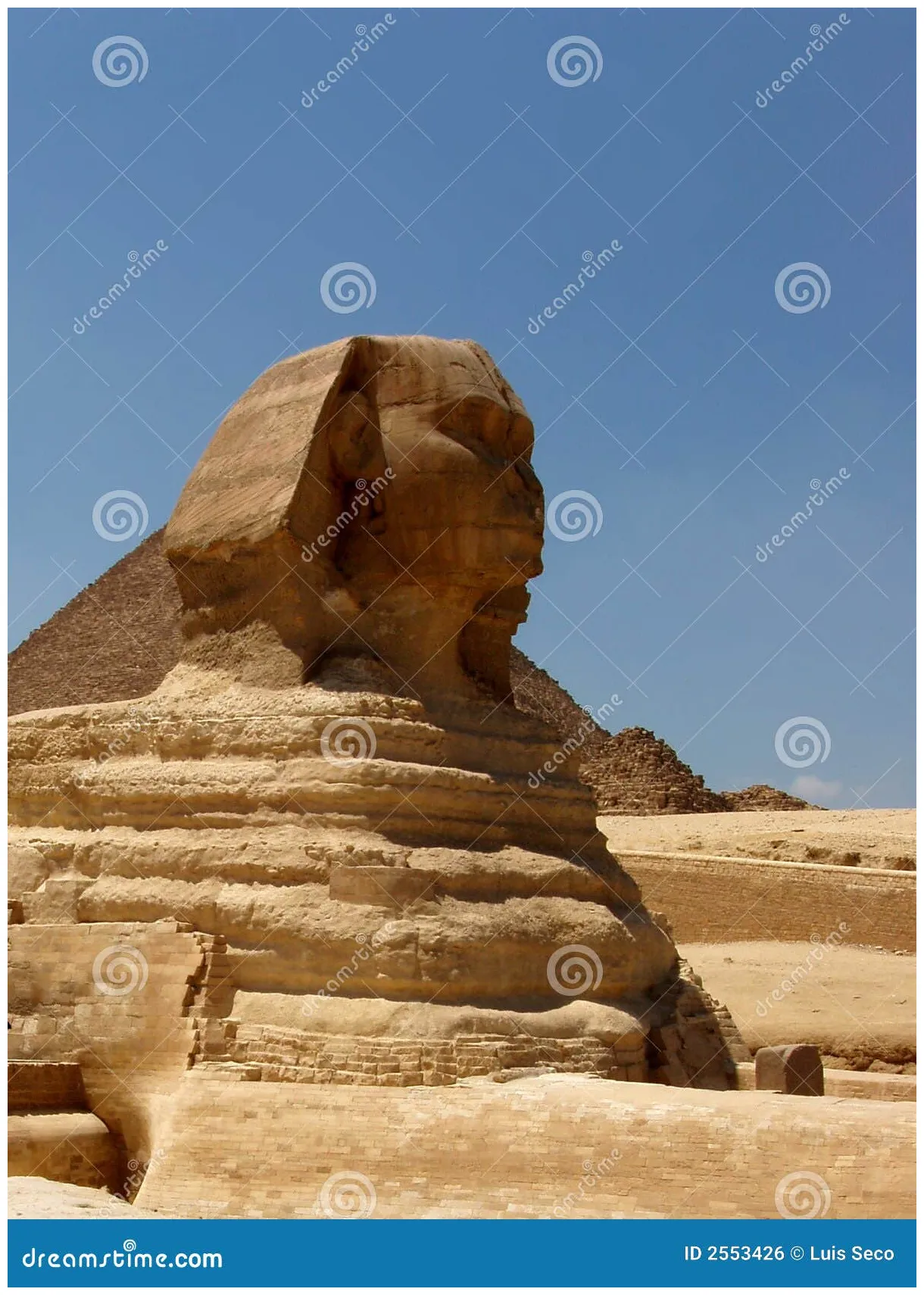 Sphinx . of carving, pyramid, outside 2553426