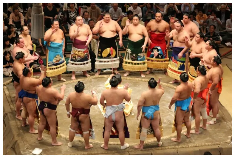 What do sumo wrestlers wear from tournaments to training