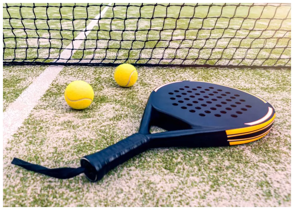 Cuidándote - Jugar al pádel para mejorar la coordinación y el equilibrio