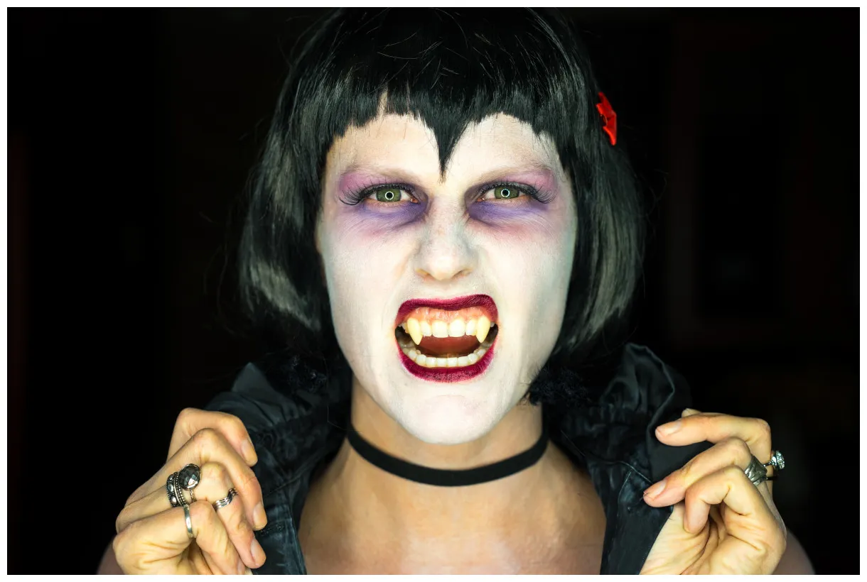 무료 이미지 : 소녀, 여자, 유령 같은, 신비, 초상화, 할로윈, 표정, 미소, 고딕, 구성하다, 입, 인간의 몸, 얼굴, 코