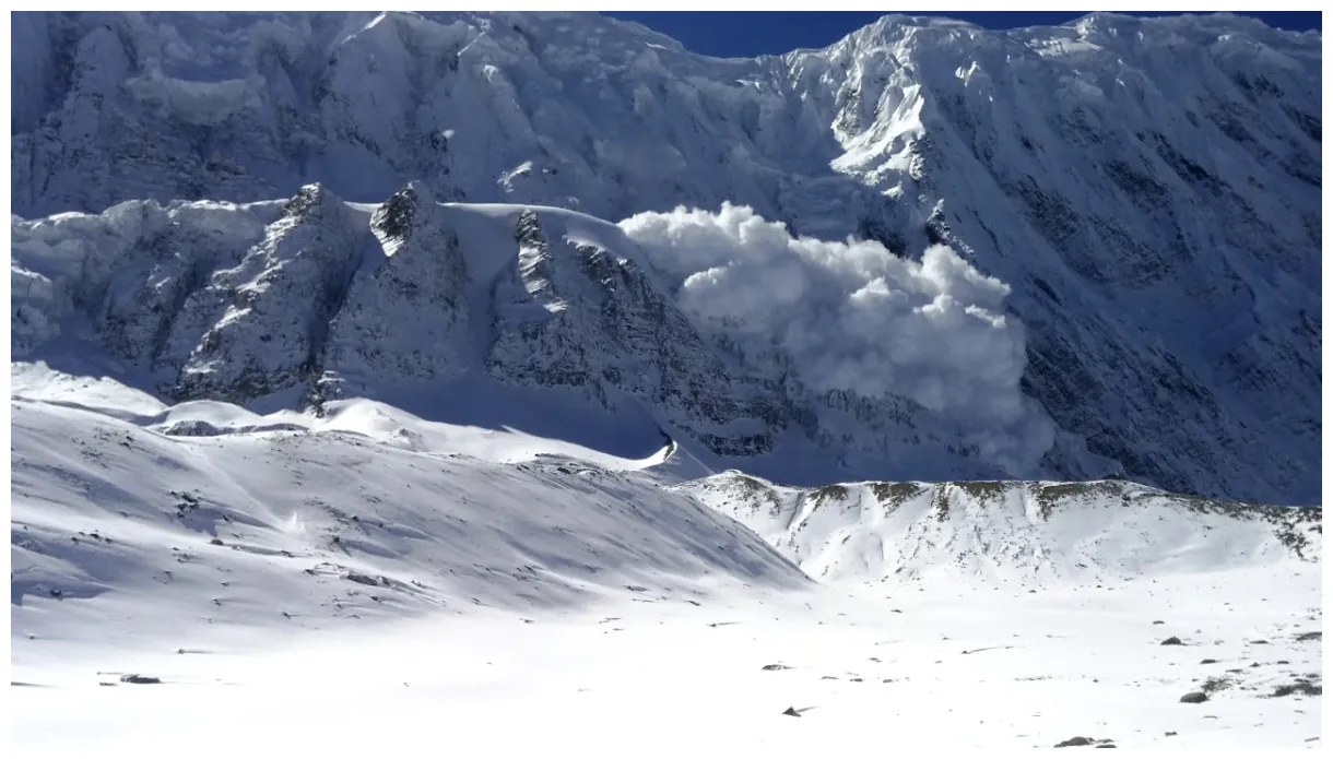 Annapurna avalanche - YouTube