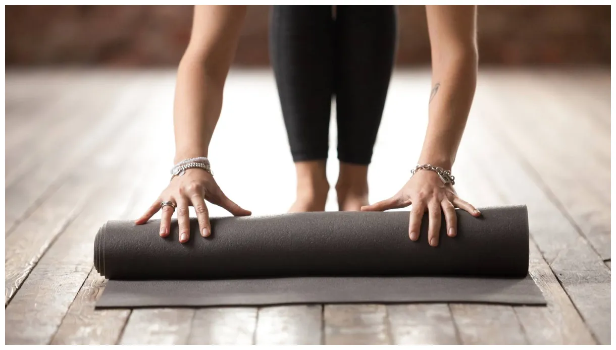 仕事帰りのヨガがもっと気持ちよく！レッスン10分前に行うおすすめウォーミングアップ3つ ヨガジャーナルオンライン